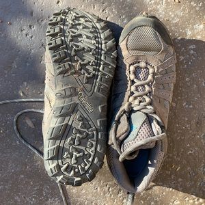 Columbia size 7.5 Hiking Boots with Omnigrip soles